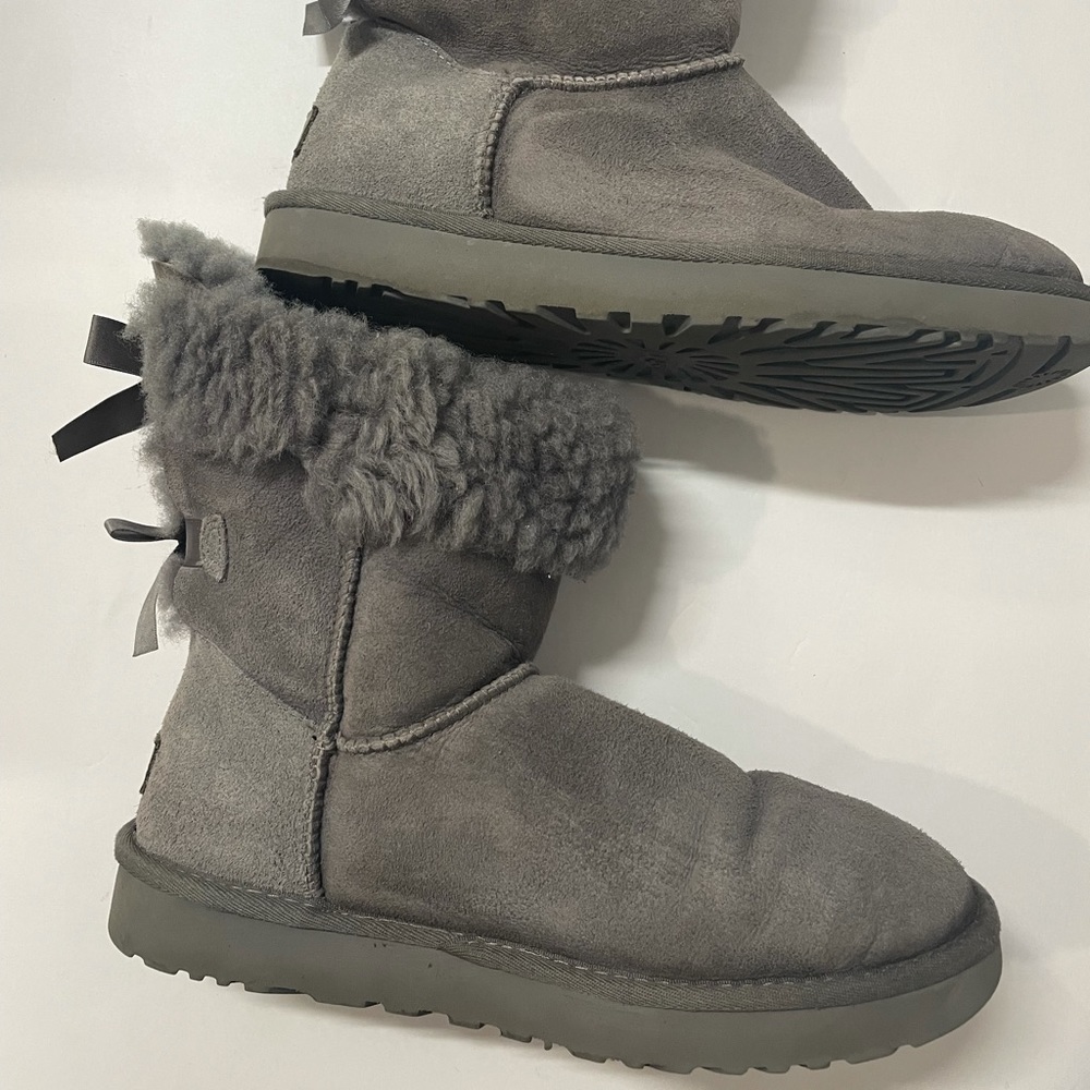 Ugg Bailey boots size 9 in grey mini Ugg’s boot